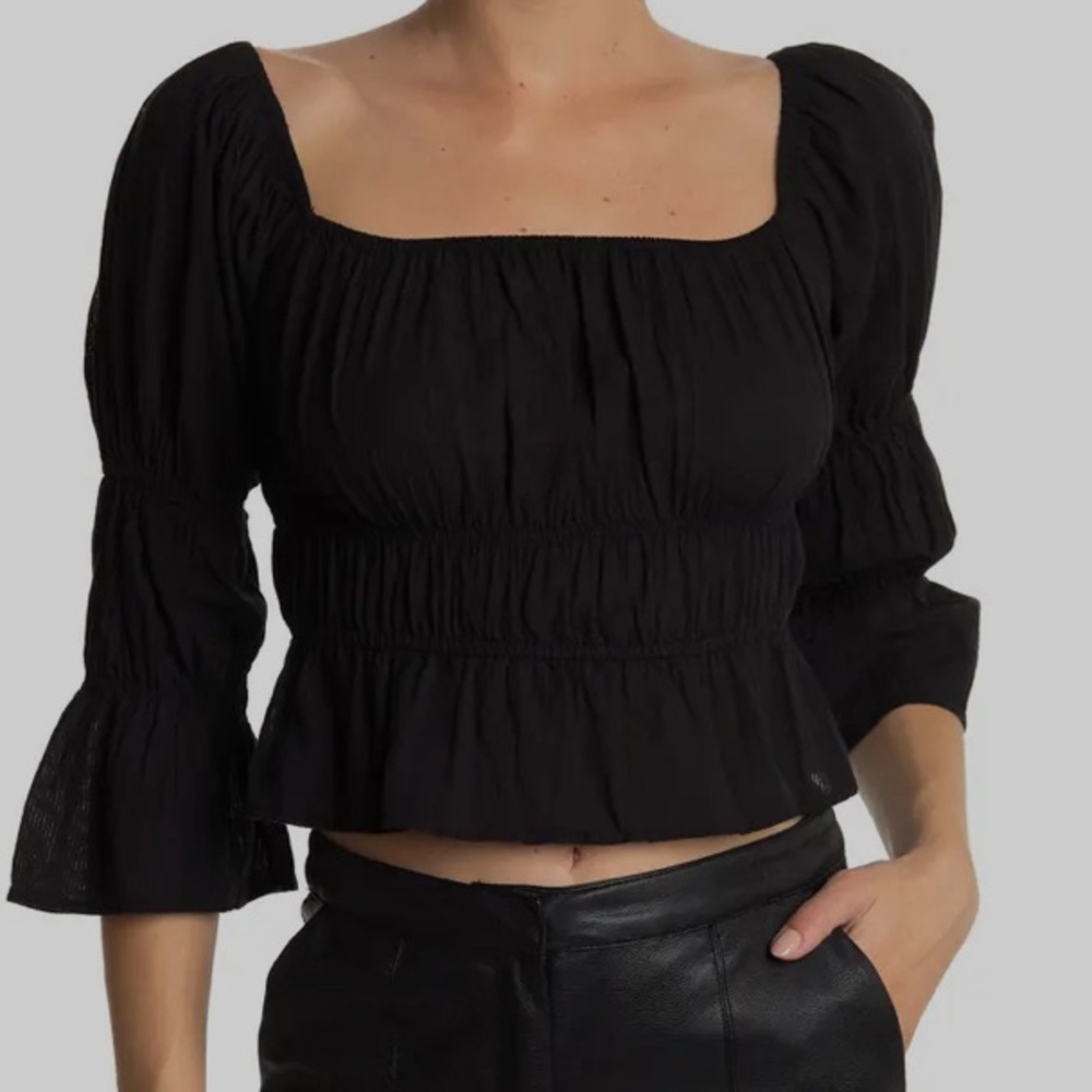 Ruched Puff Sleeve Top. Black. Size M.
